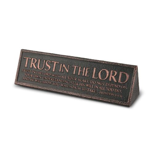 667665115823 Trust In The Lord Desktop Reminder Plaque