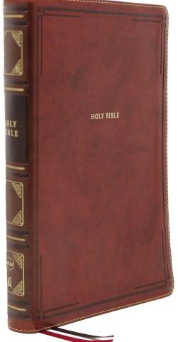 9780785238317 Giant Print Center Column Reference Bible Comfort Print