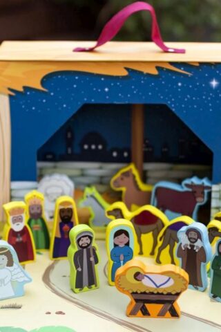 860002202976 Saintly Heart Nativity Playset